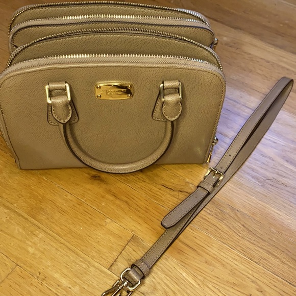 Michael Kors | Small Zippered Satchel - Picture 5 of 5